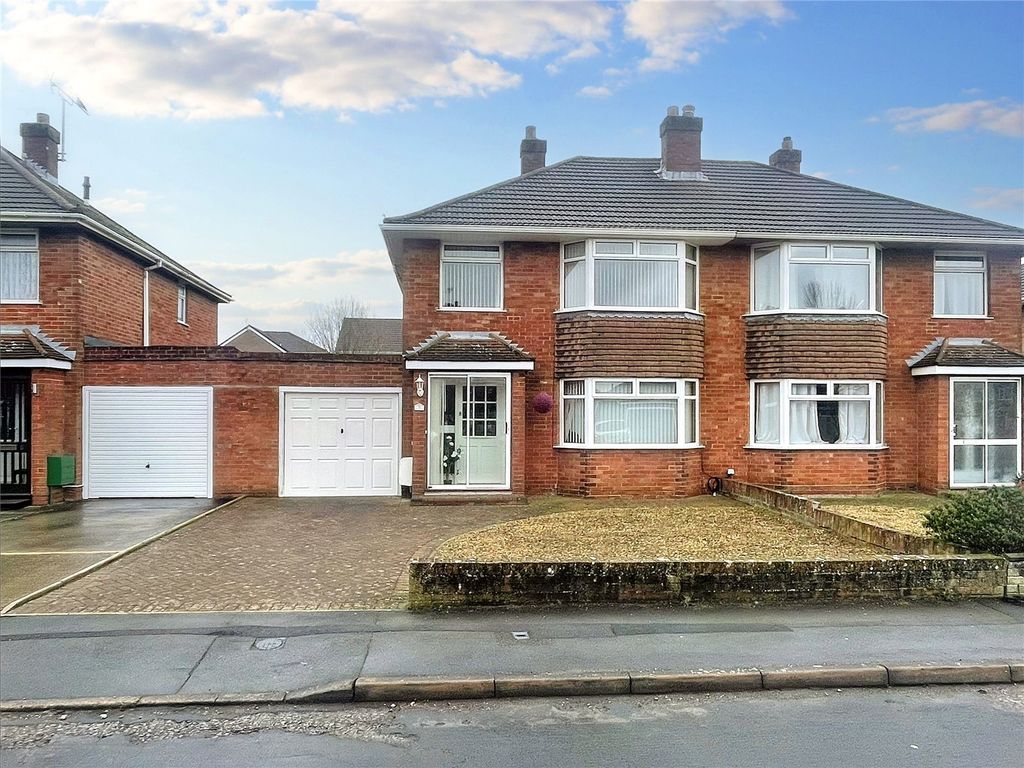 3 bed semidetached house for sale in Crawley Avenue, Stratton, Swindon, Wiltshire SN3 Zoopla