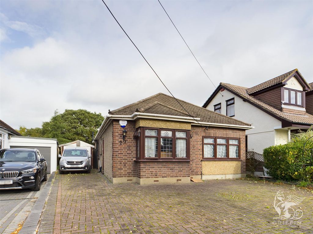 3 bed property for sale in Fairholme Gardens, Cranham, Upminster RM14