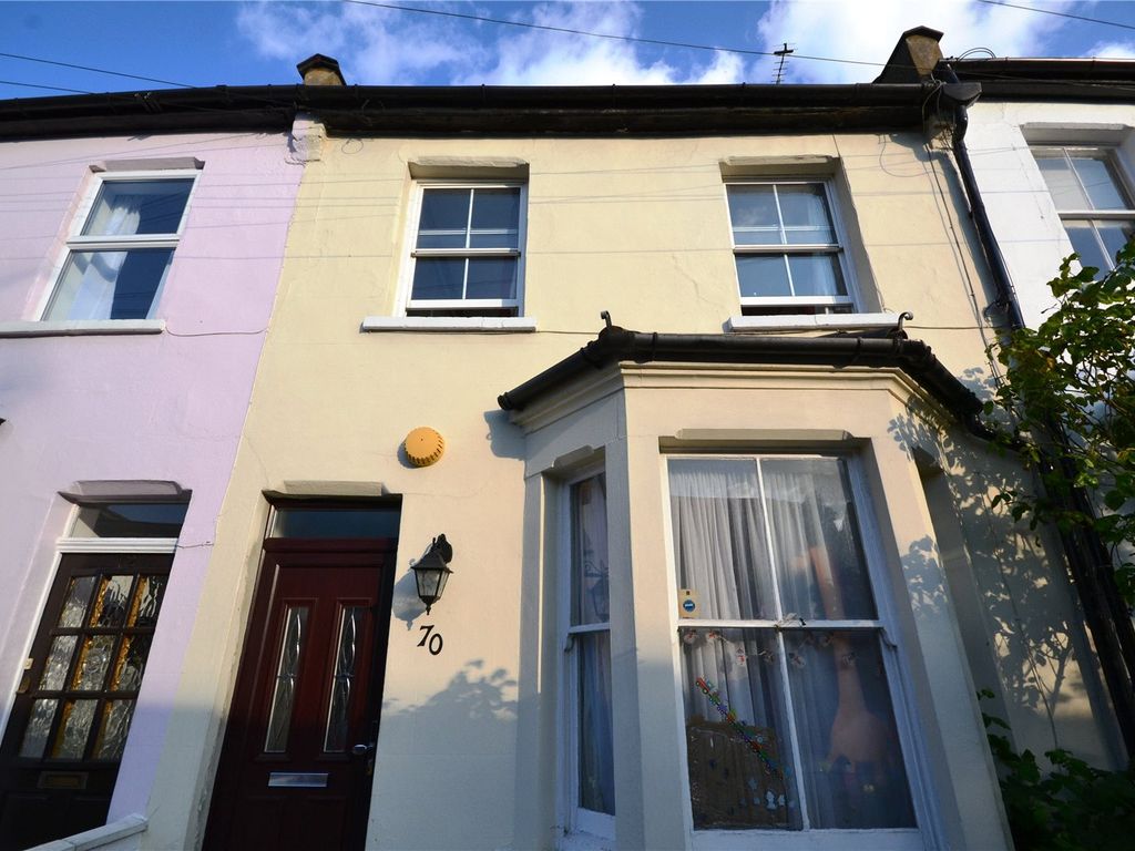 2 bed terraced house to rent in Brackenbury Road, East Finchley, London