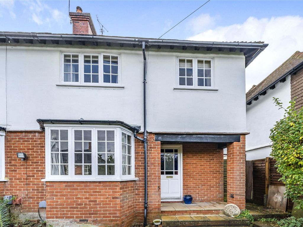 3 bed semidetached house for sale in Harvey Gardens, Guildford GU1, £