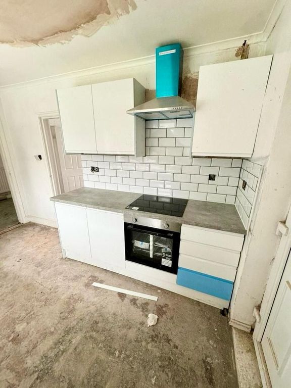 4 bed semidetached house to rent in Tadcaster Road, Sunderland SR3, £