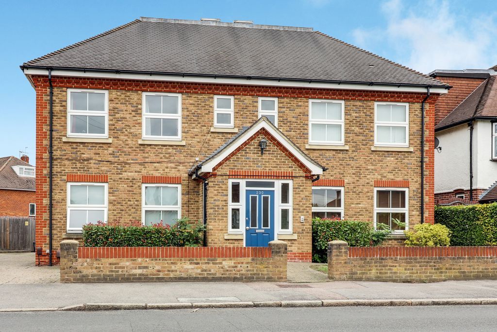 2 bed flat for sale in Stanwell Road, Ashford TW15 Zoopla