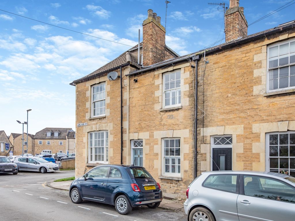 3 bed town house for sale in Adelaide Street, Stamford PE9, £550,000