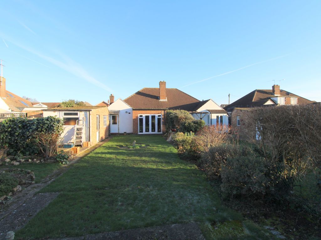 2 bed semidetached bungalow for sale in Meadow Road, Ashford TW15, £