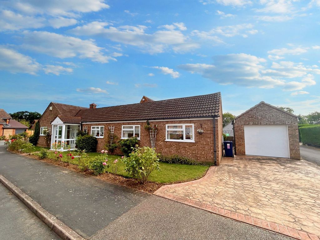 3 bed detached bungalow for sale in Virginia Way, St Ives