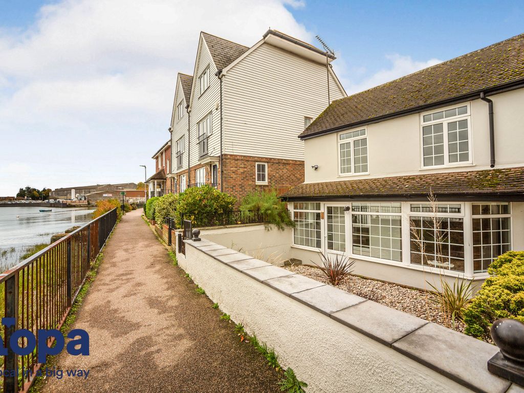 3 bed semidetached house for sale in Waterside Lane, Gillingham ME7, £