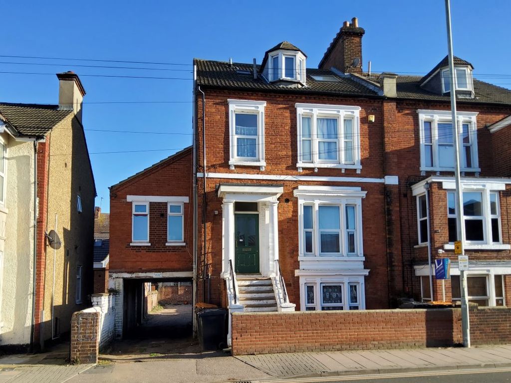 25 Ashburnham Road, Bedford, Bedfordshire MK40  