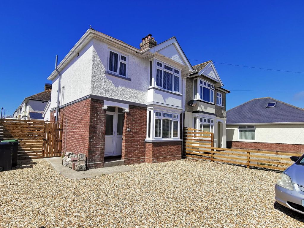3 bed semidetached house to rent in Portland Road, Wyke Regis