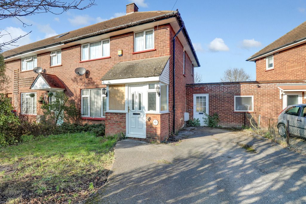 3 bed end terrace house for sale in Blumfield Crescent, Burnham