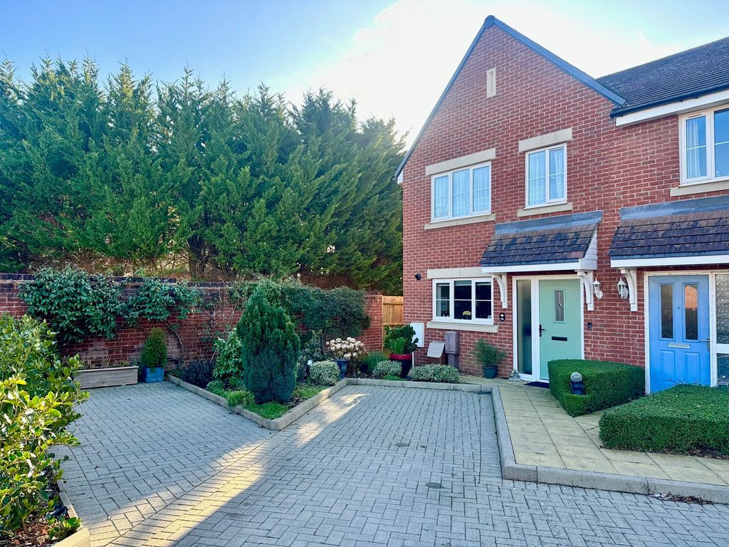 3 bed semidetached house for sale in Oaklands Avenue, Rowland's Castle