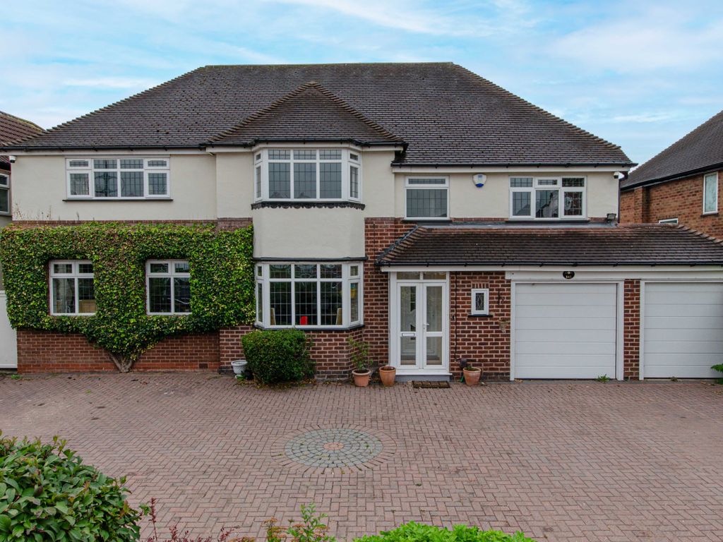 5 bed detached house for sale in Whitehouse Common Road, Sutton