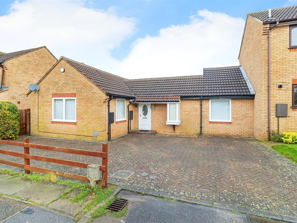 3 bed semidetached bungalow for sale in Culmstock Close, Emerson