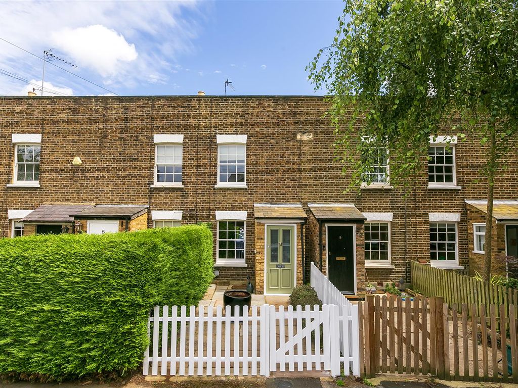 2 bed terraced house for sale in Blackmores Grove, Teddington TW11, £