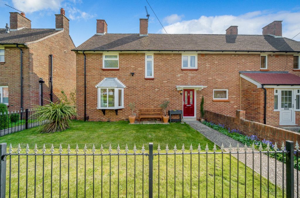 3 bed semidetached house for sale in Warton Road, Basingstoke