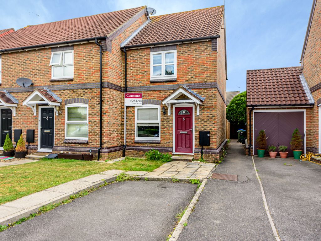 2 bed end terrace house for sale in Kaye Don Way, Weybridge, Surrey