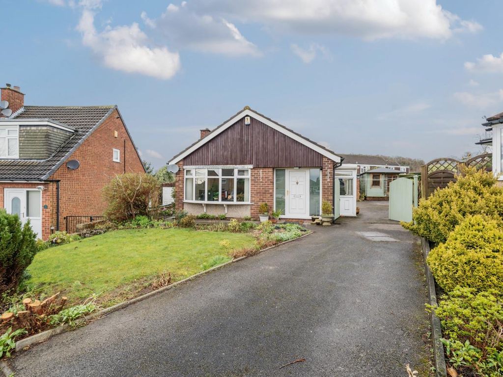 3 bed detached bungalow for sale in Hall Park Close, Horsforth, Leeds