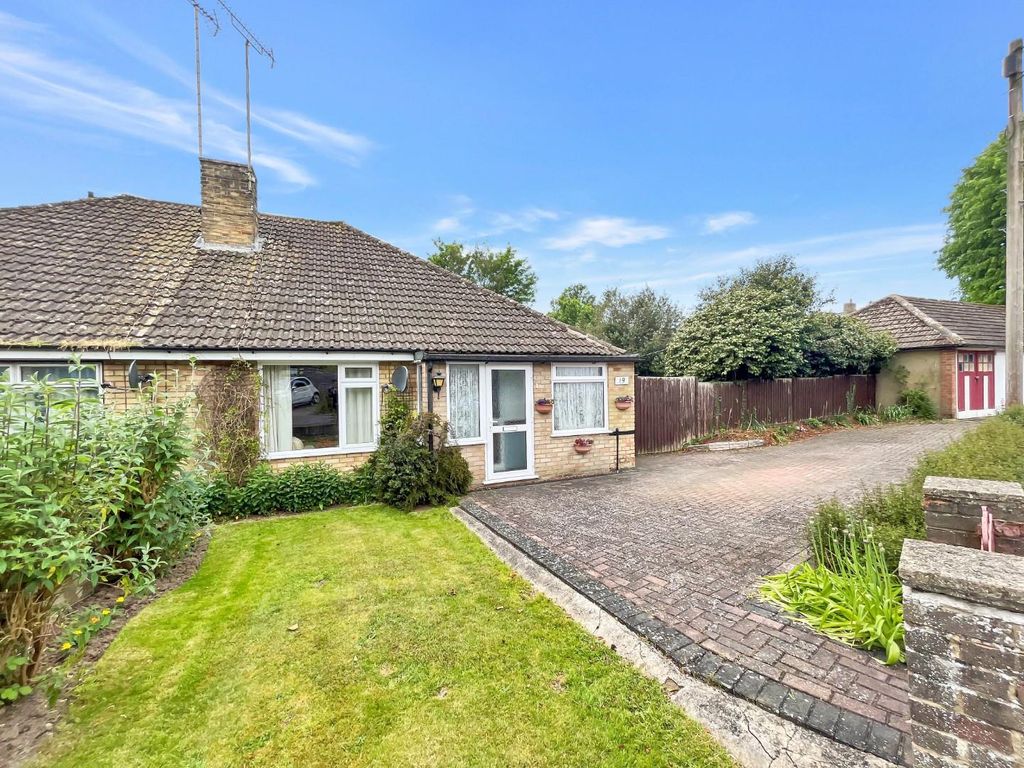 3 bed semidetached bungalow for sale in Glebe Way, Kennington, Ashford