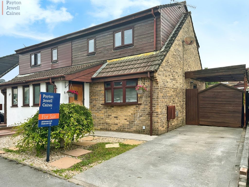 3 bed semidetached house for sale in Gregory Close, Pencoed, Bridgend