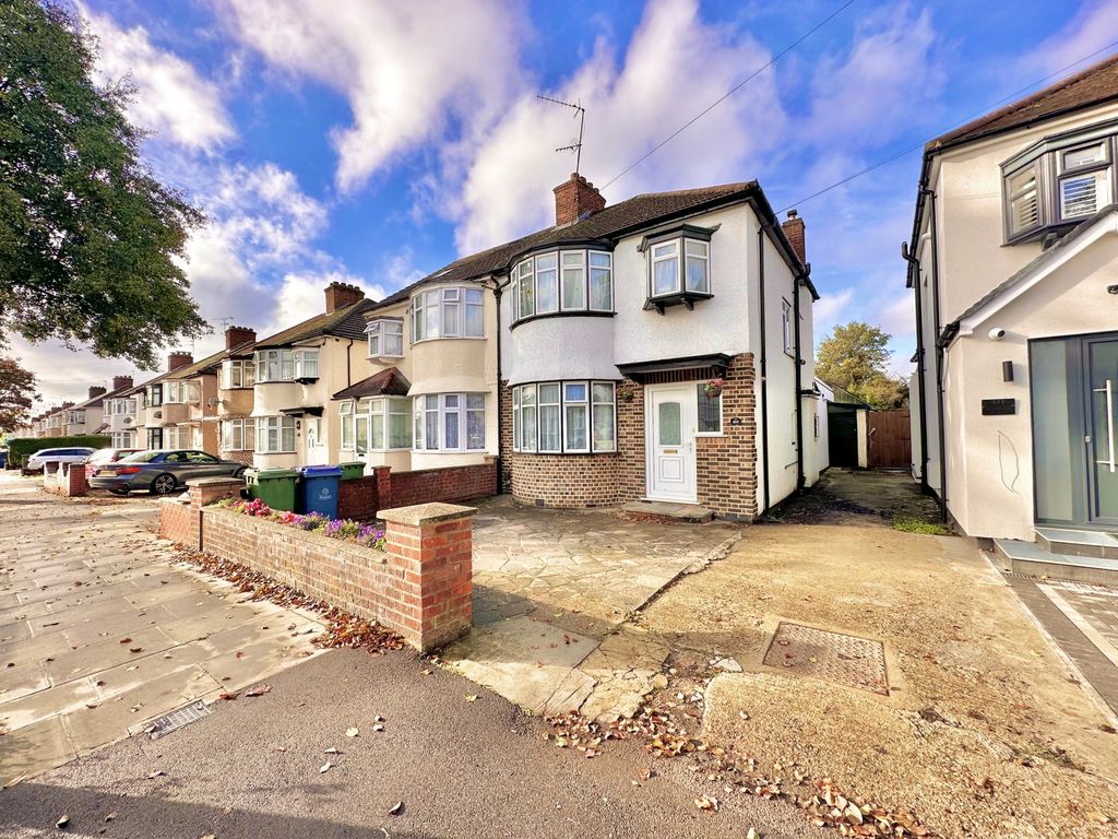 3 bed semidetached house for sale in Kenmore Avenue, Kenton HA3 Zoopla