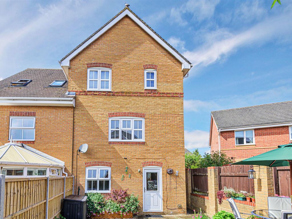 4 bed semidetached house for sale in Rycroft Meadow, Beggarwood, Basingstoke RG22 Zoopla