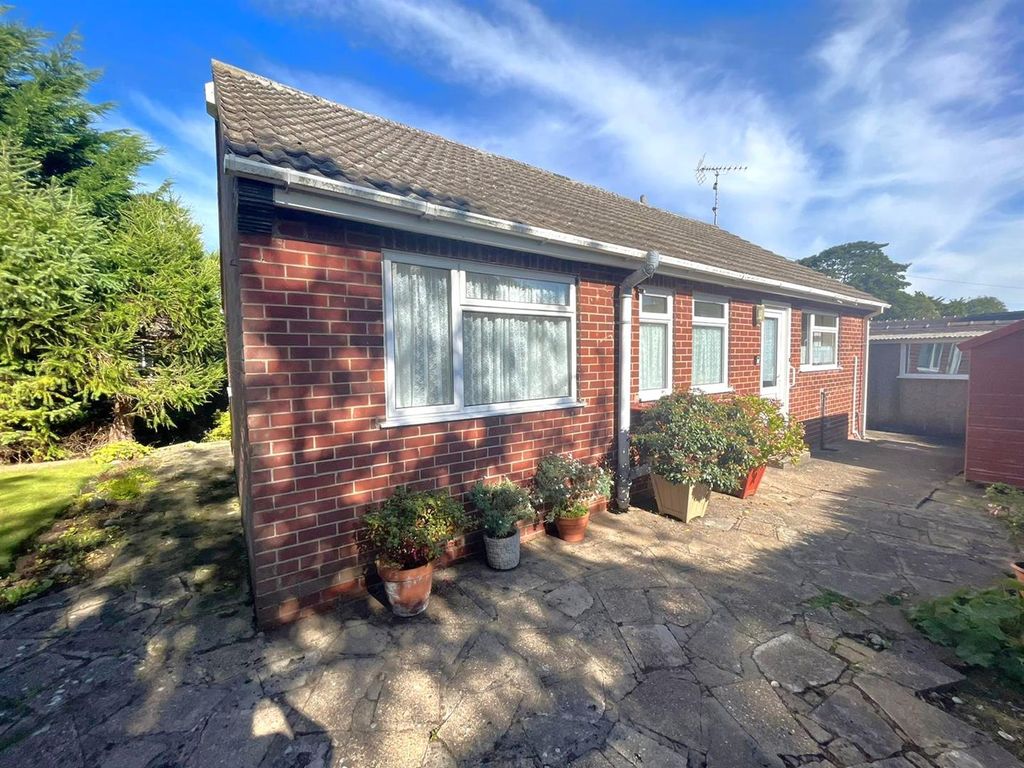2 bed detached bungalow for sale in Ashcourt Drive, Hornsea HU18 Zoopla