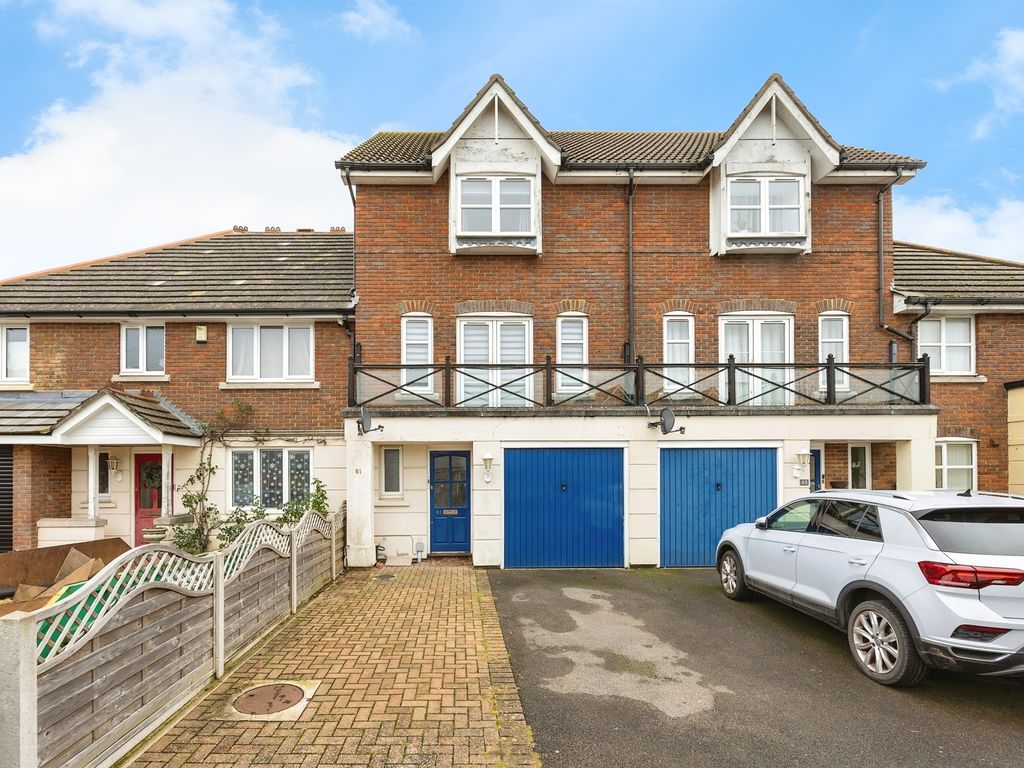 3 bed town house for sale in Mill Court, Ashford TN24, £375,000 Zoopla