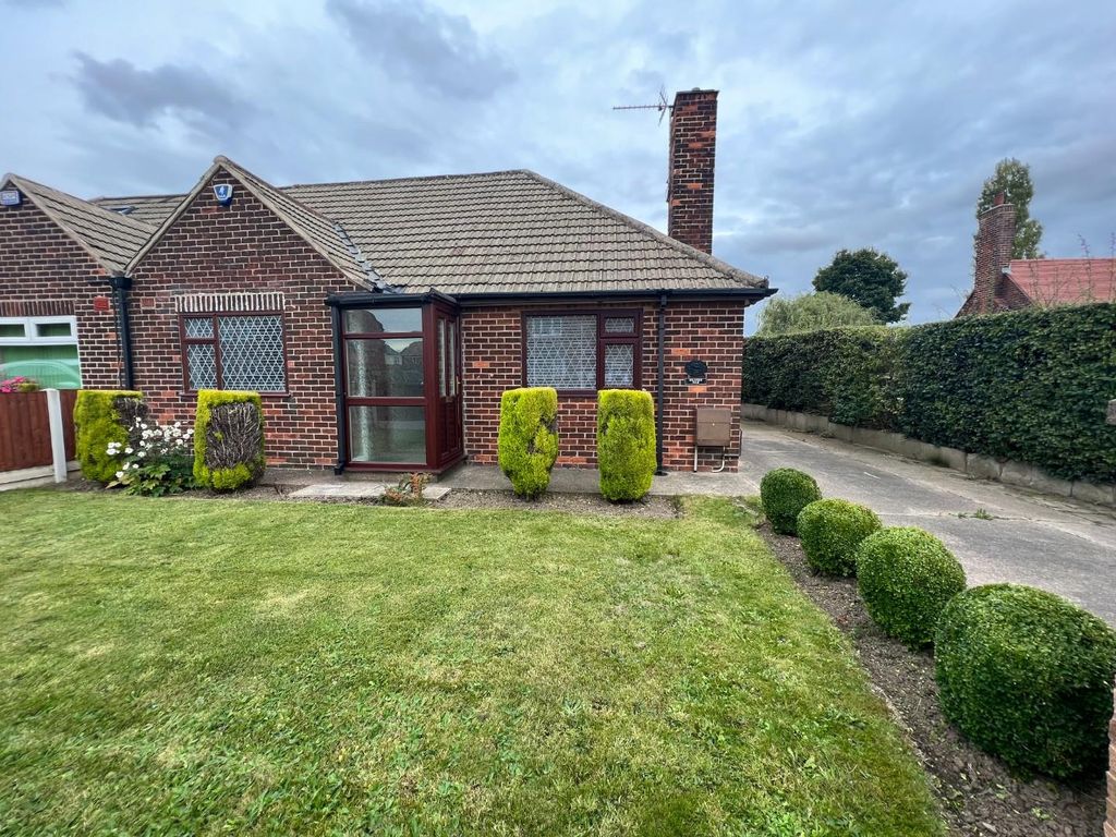 2 bed semidetached bungalow to rent in Bolsover Road, Shuttlewood