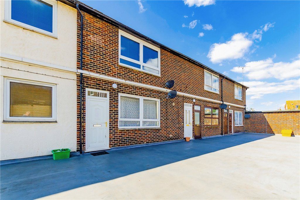 3 bed flat for sale in Ruskin House, Selsdon Road, South Croydon CR2