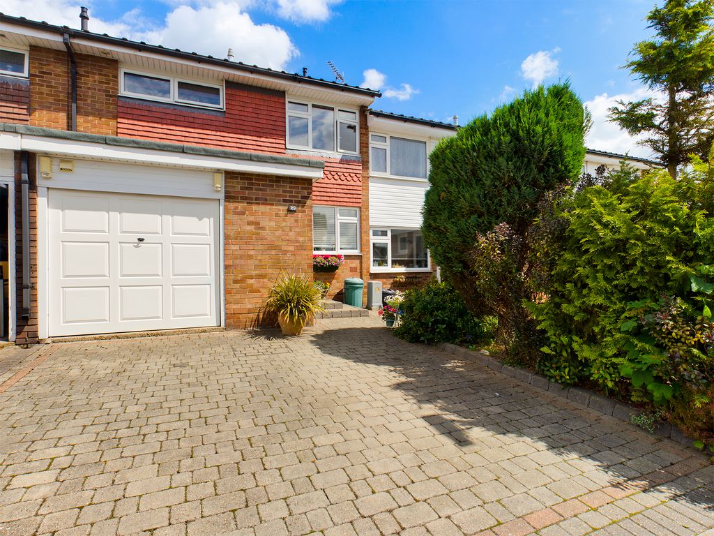 3 bed terraced house for sale in Grangeway, Benfleet SS7, £355,000 Zoopla