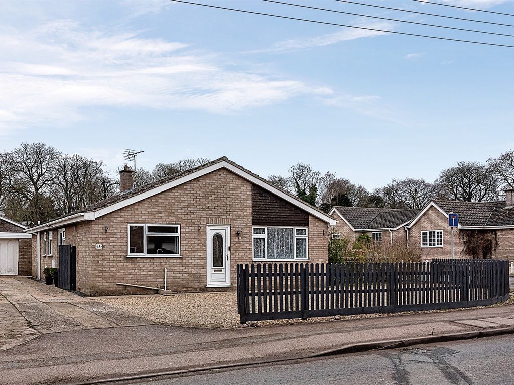 3 bed detached bungalow for sale in Hall Fields, Lakenheath, Brandon