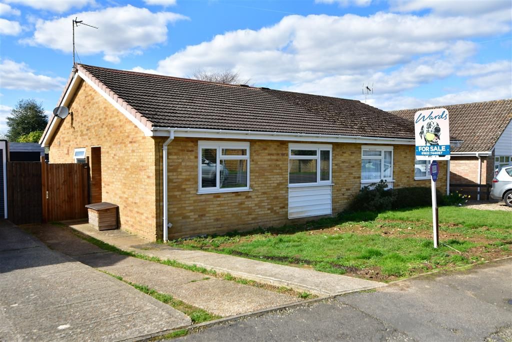 2 bed semidetached bungalow for sale in Halstow Close, Maidstone, Kent