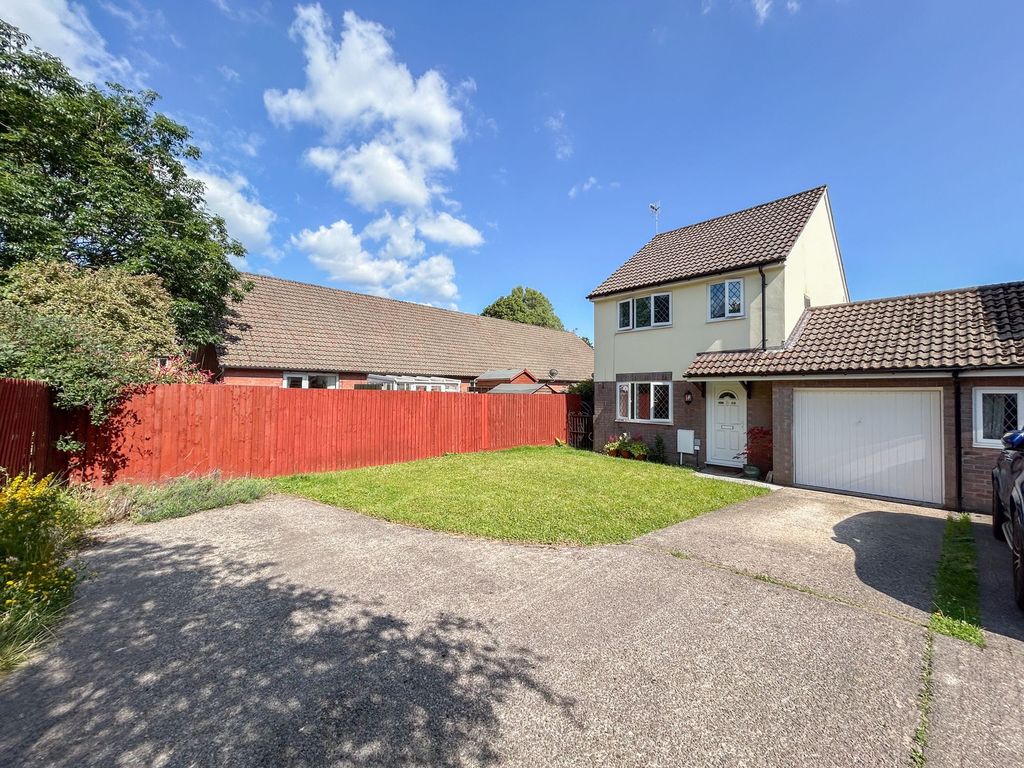 3 bed detached house for sale in The Brades, Caerleon NP18, £275,000