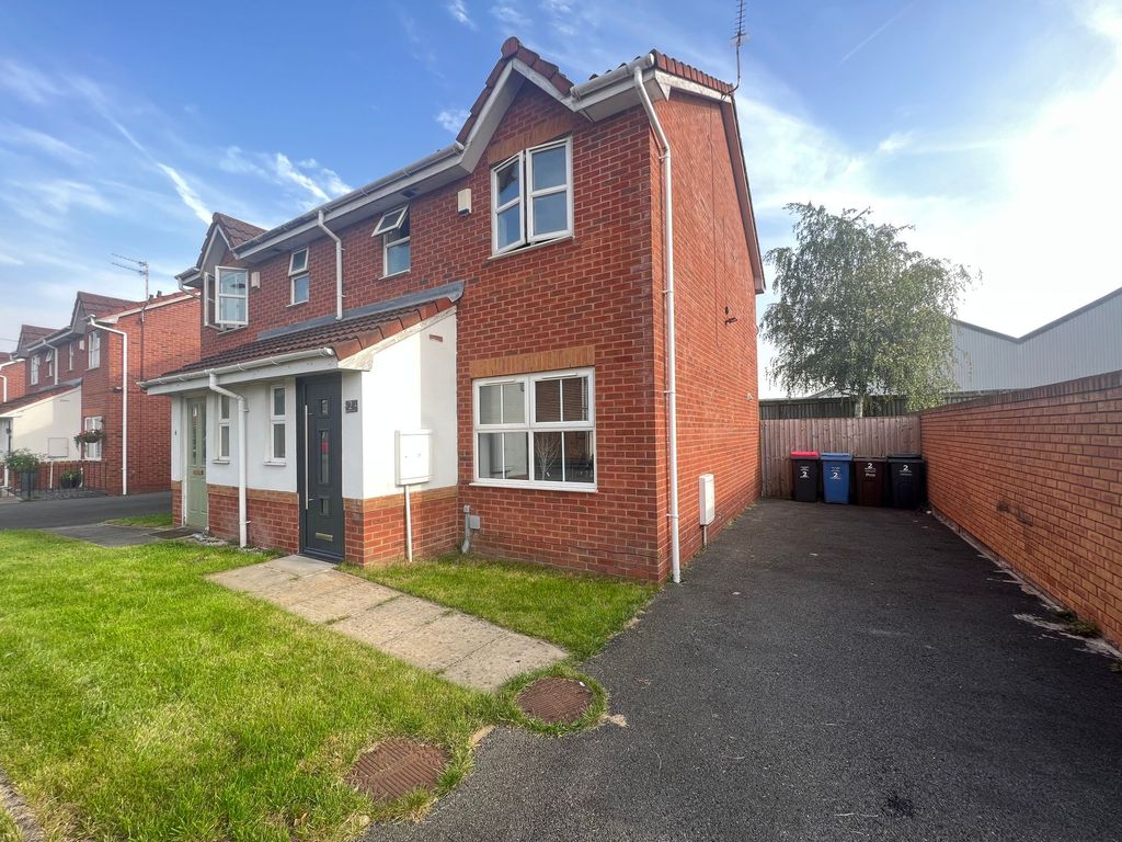 3 bed semidetached house for sale in Redmans Close, Eccles M30, £