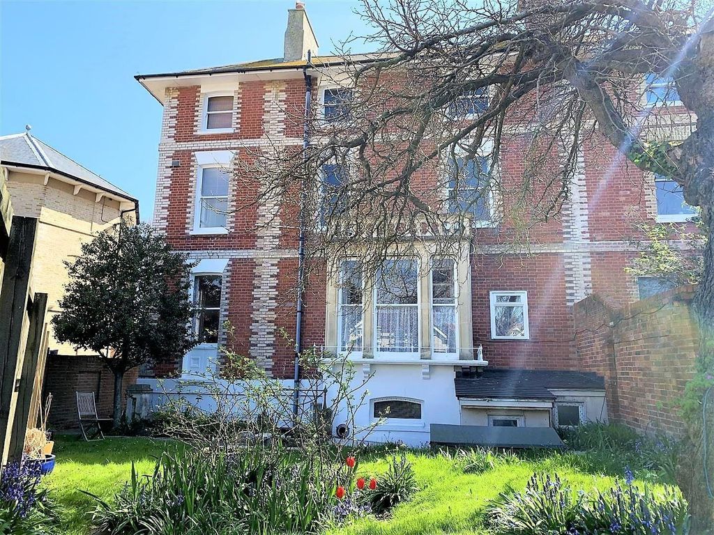 Studio to rent in Lansdowne Square, Weymouth DT4, £600 pcm Zoopla