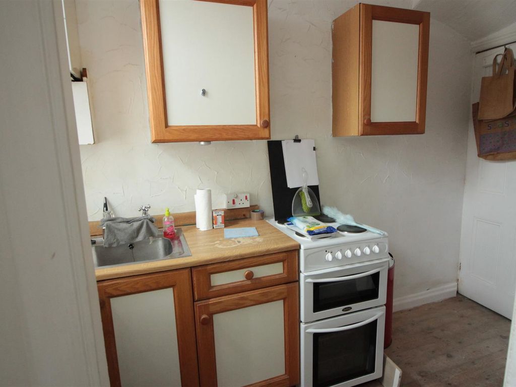 2 bed terraced house for sale in Beeston, Leeds LS11 Zoopla