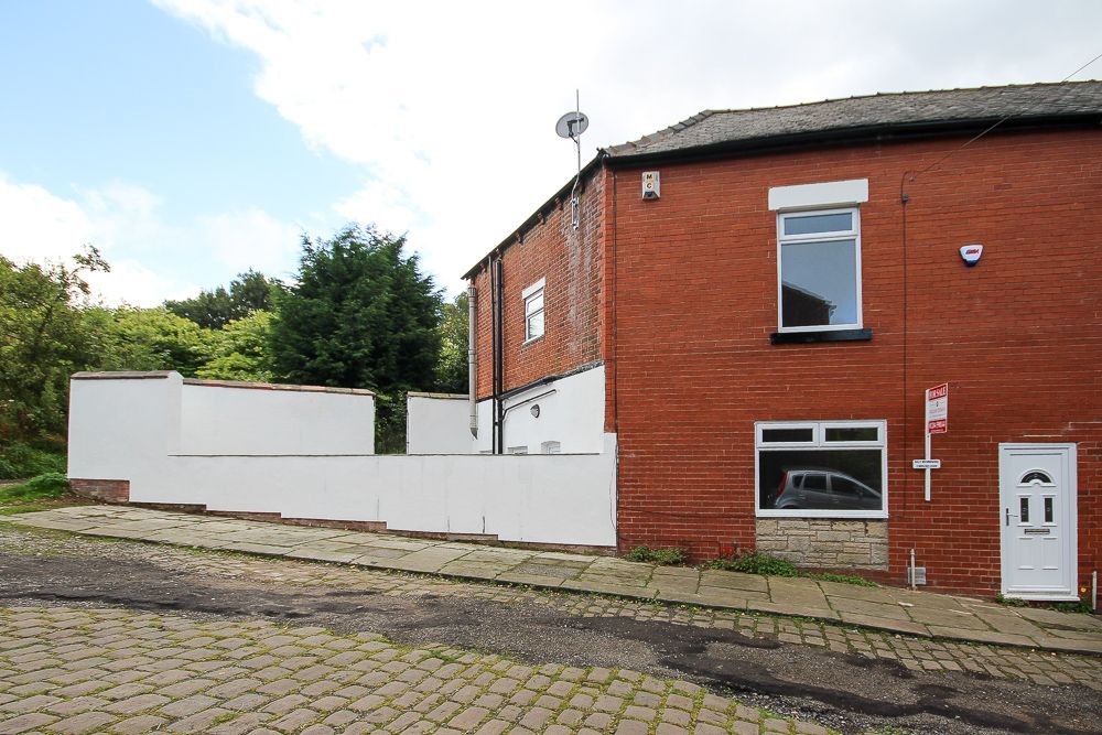 3 bed end terrace house to rent in Clay St, Bromley Cross, Bolton