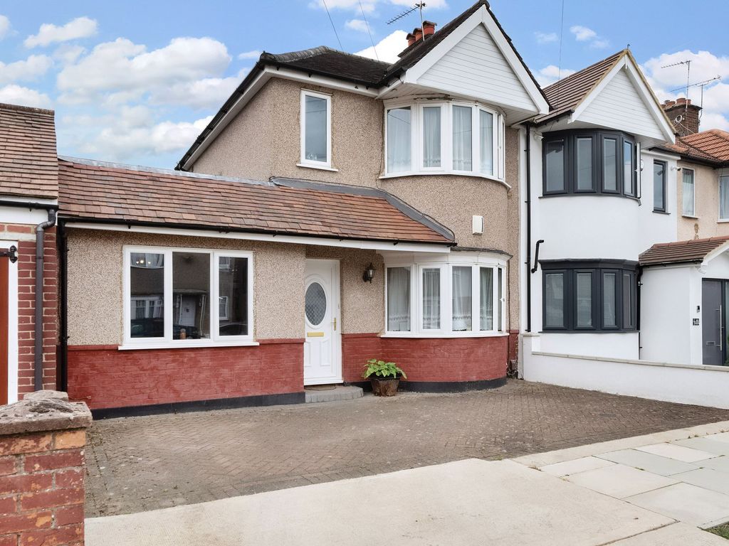 4 bed end terrace house for sale in Exmouth Road, Ruislip HA4, £650,000