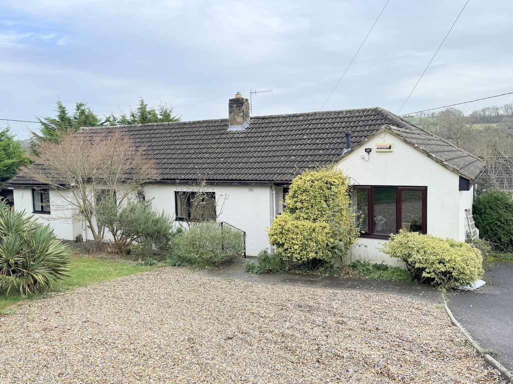 3 bed detached bungalow for sale in Bruton, Somerset BA10, £350,000
