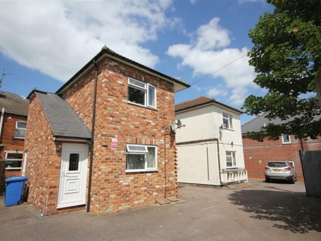 2 bed flat for sale in Havelock Street, Kettering NN16, £110,000 Zoopla