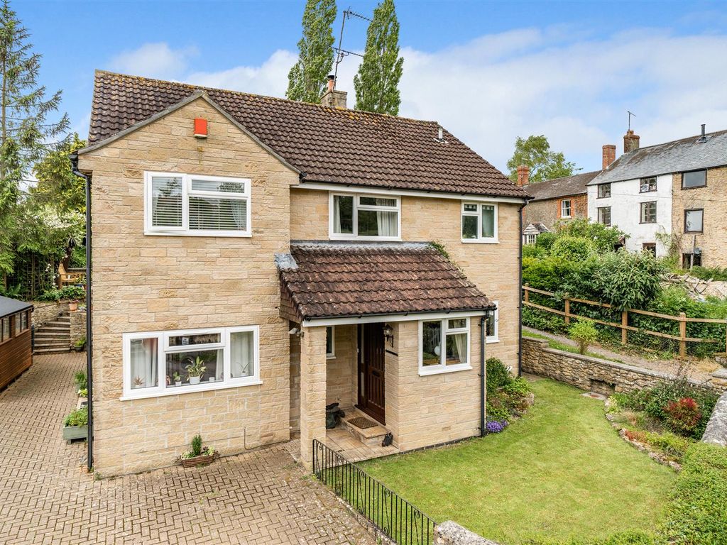 4 bed detached house for sale in Lower Kingsbury, Milborne Port