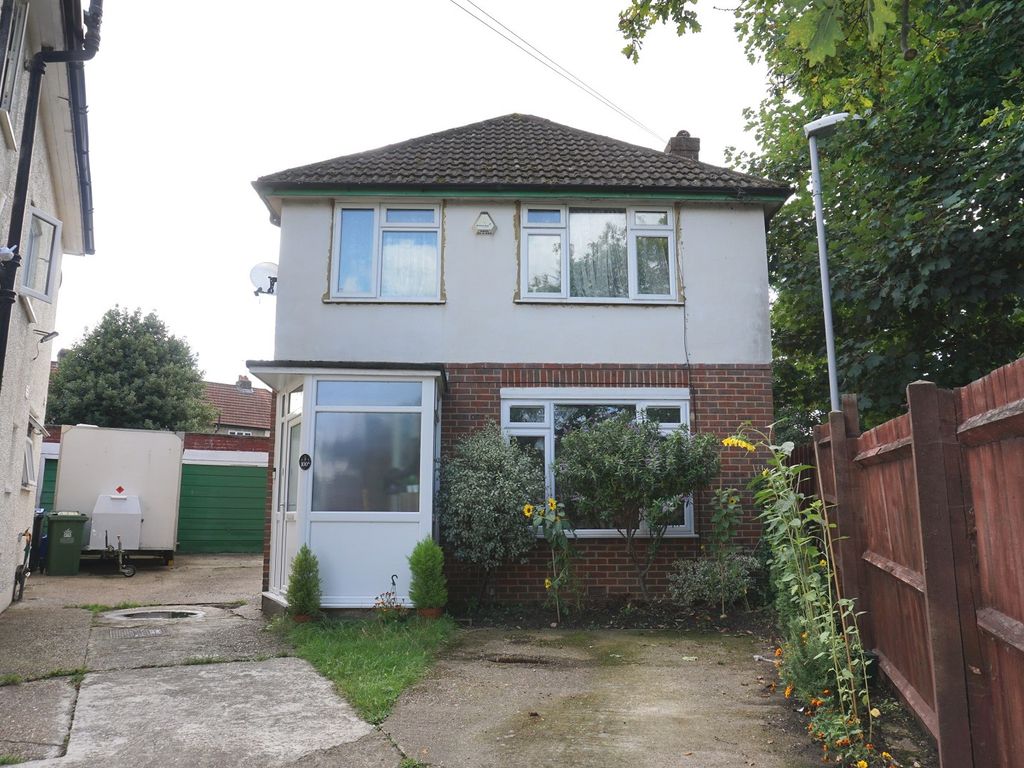 2 bed for sale in Bridge Road, Chessington, Surrey. KT9 Zoopla