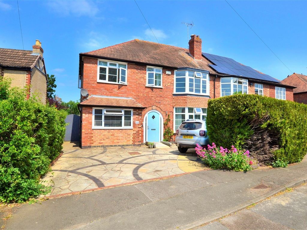 4 bed semidetached house for sale in Billbrook Road, Hucclecote