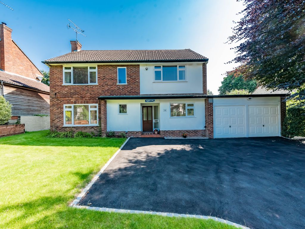 4 bed detached house to rent in Elsenwood Drive, Camberley GU15, £2,750