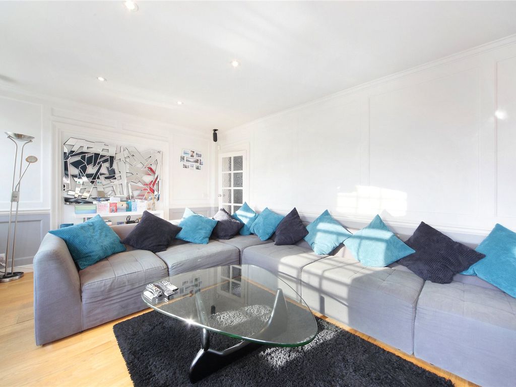 2 bed flat for sale in Clapham Common Northside, Clapham Common, London