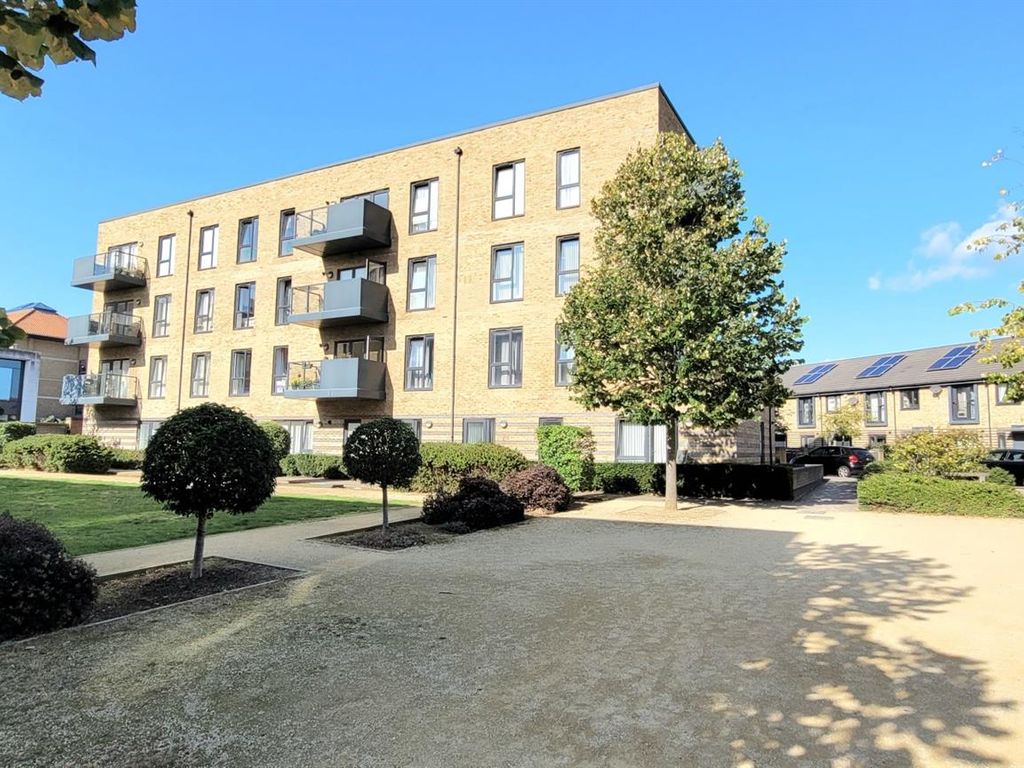 2 bed property to rent in Sterling Road, Bexleyheath DA7, £1,700 pcm