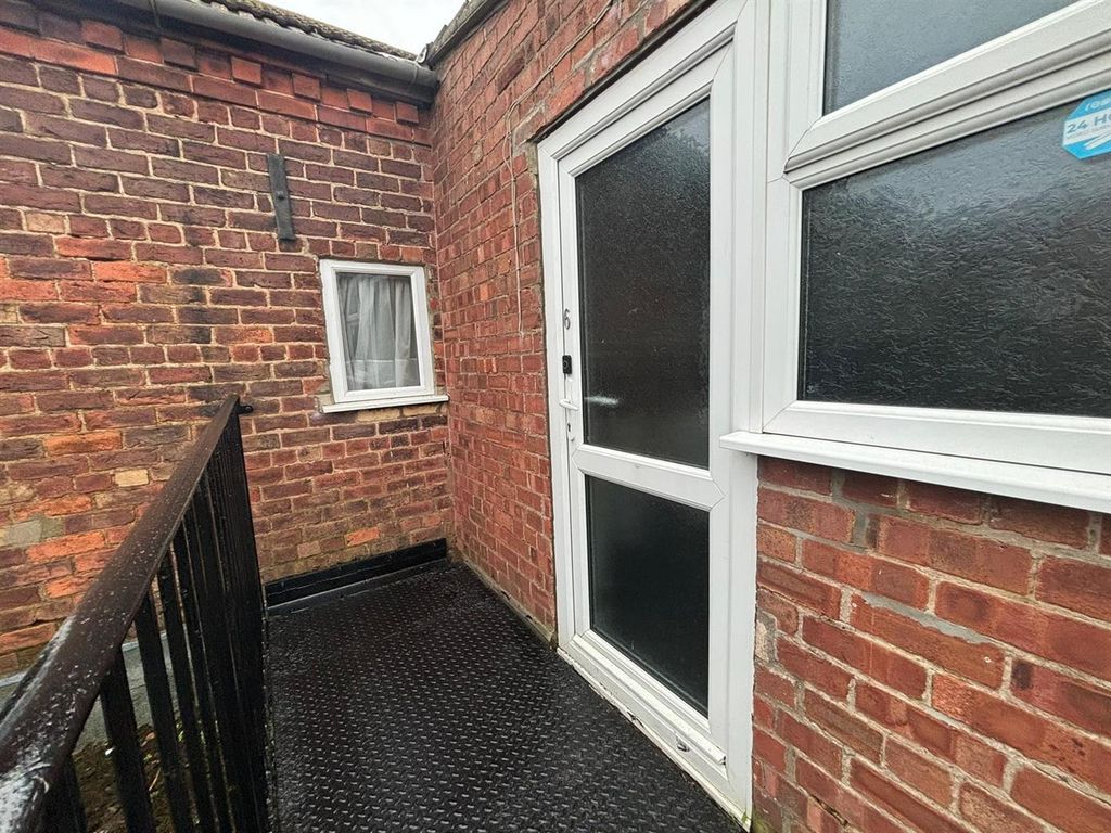 2 bed flat to rent in Fitzwilliam Street, Mablethorpe LN12, £465 pcm