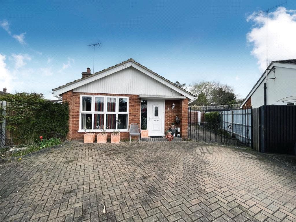 2 bed bungalow for sale in Chichester Road, Ash, Surrey GU12 Zoopla