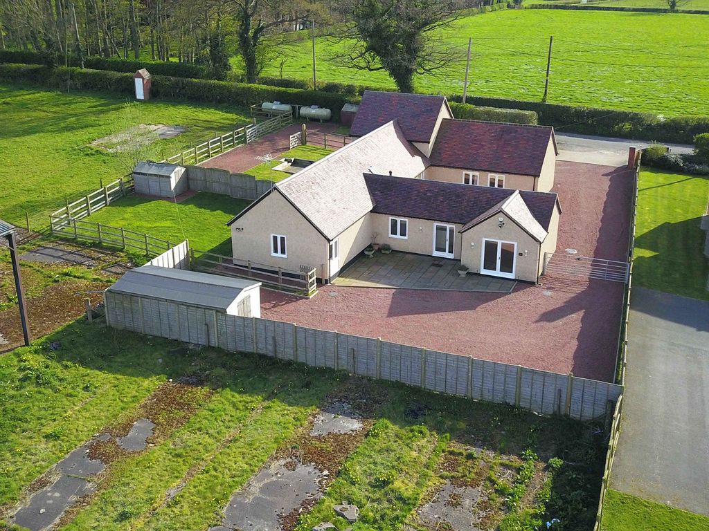 3 bed barn conversion for sale in Yarlet Lane, Marston ST18 Zoopla