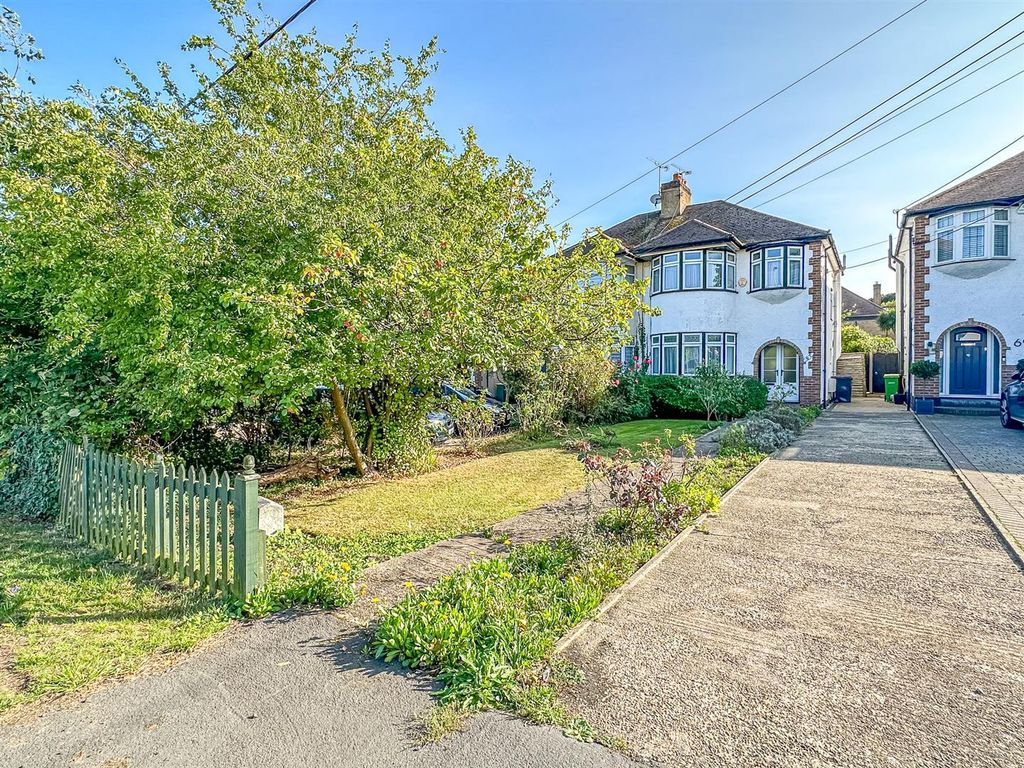 3 bed semidetached house for sale in Main Road, Hockley SS5, £400,000