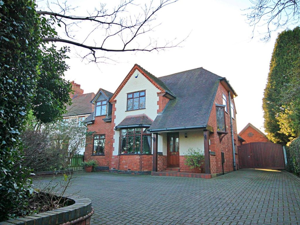 3 bed detached house for sale in High Street, Dosthill, Tamworth